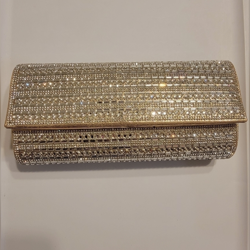 NWT Vie & Rose Crystal Clutch